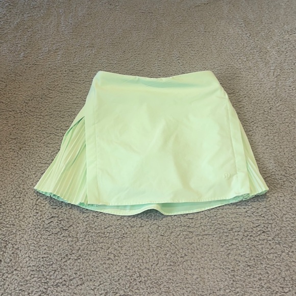 Lululemon Peek Pleat High-Rise Tennis Skirt size 2 color mint - Picture 2 of 11